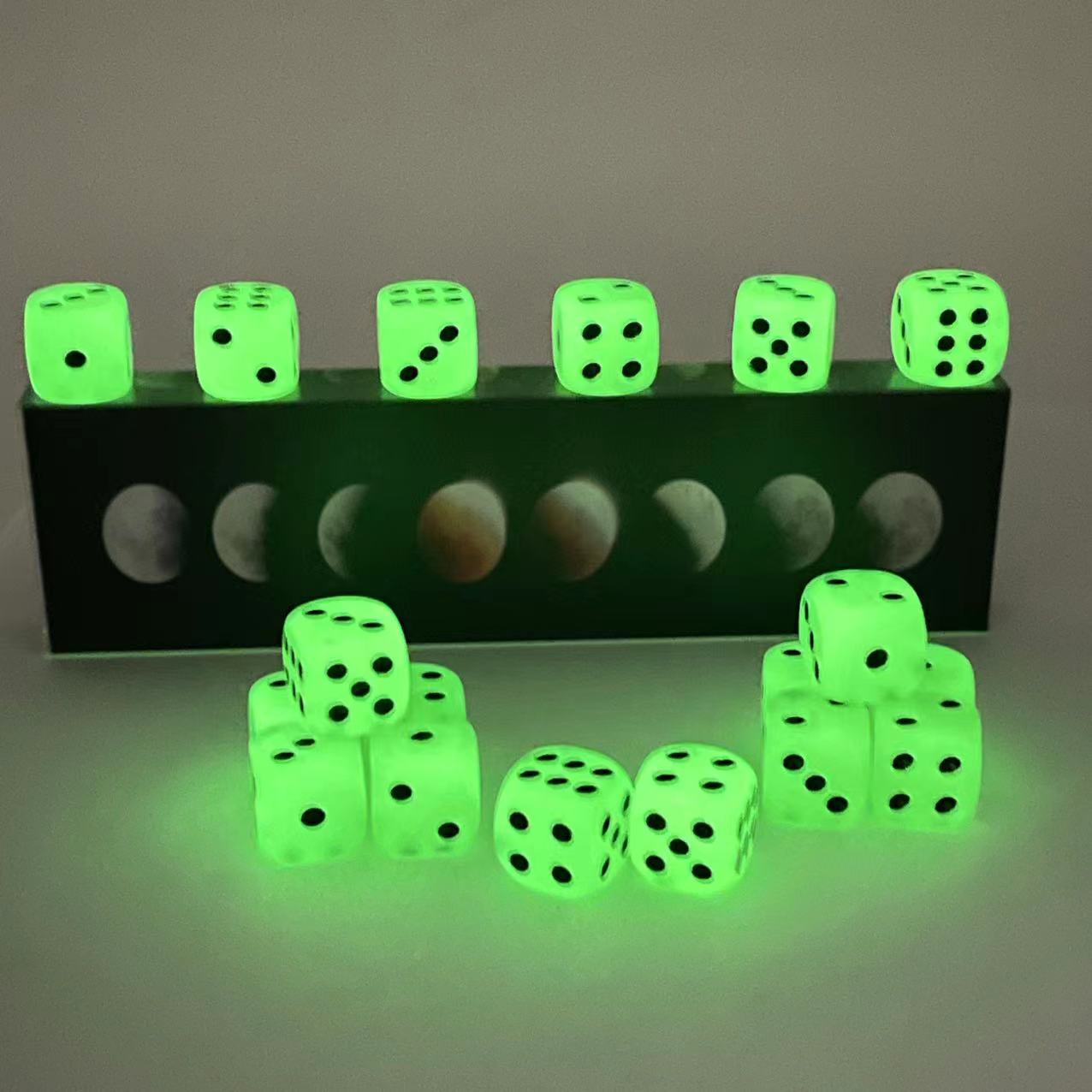 10 Pack 14mm D6 Six Sided Glow - огляд і ціна Board Game Yahtzee